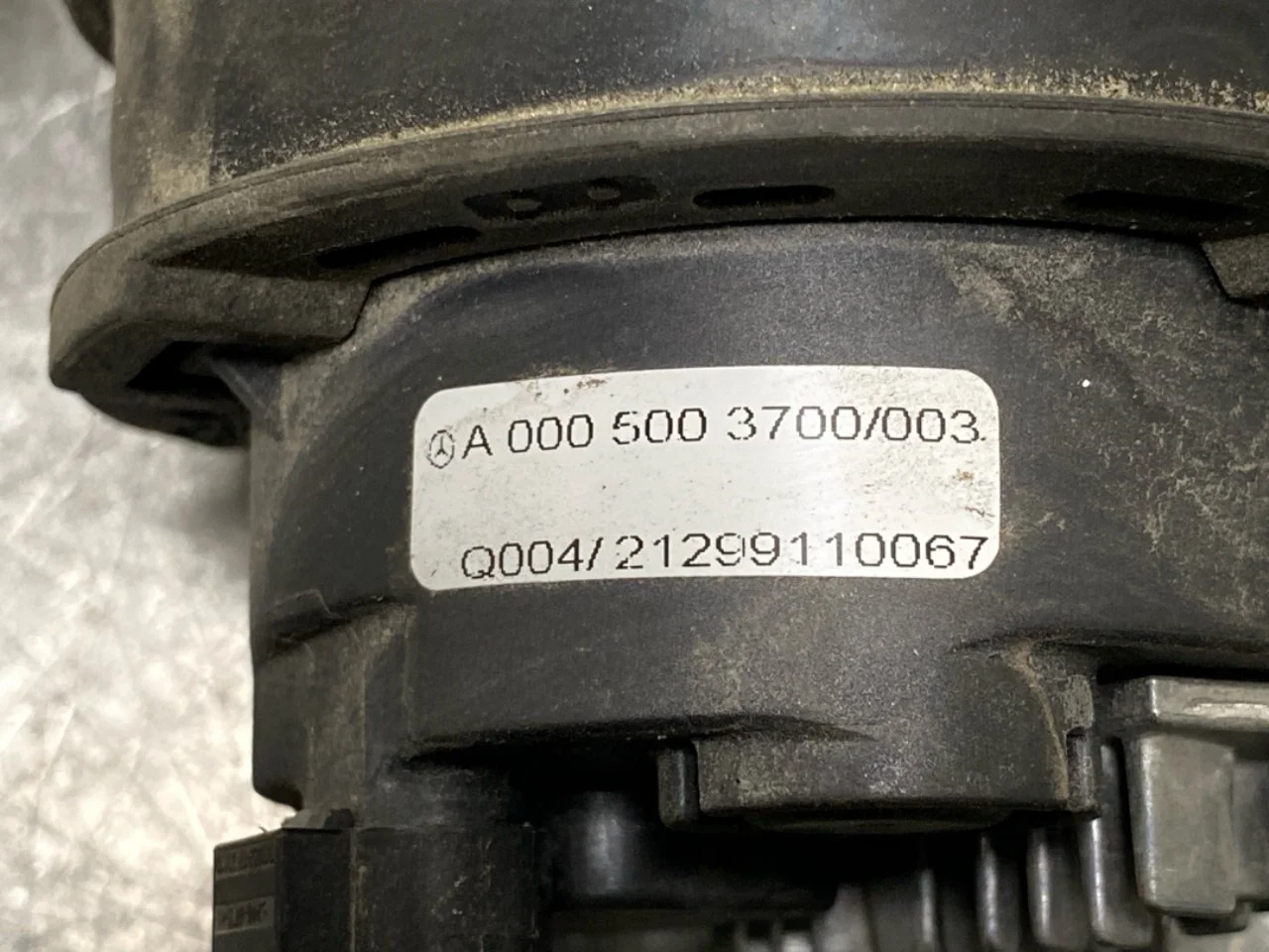 Mercedes EQS V297 2022- Pompă de circulație vedere 3