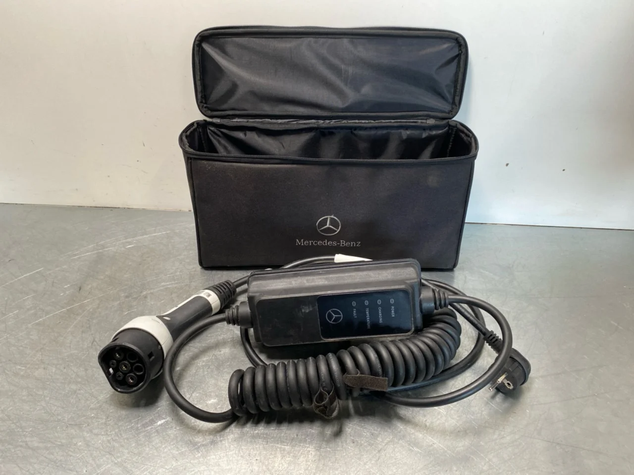 Mercedes EQA H243 2021- Încărcător baterie vedere 2