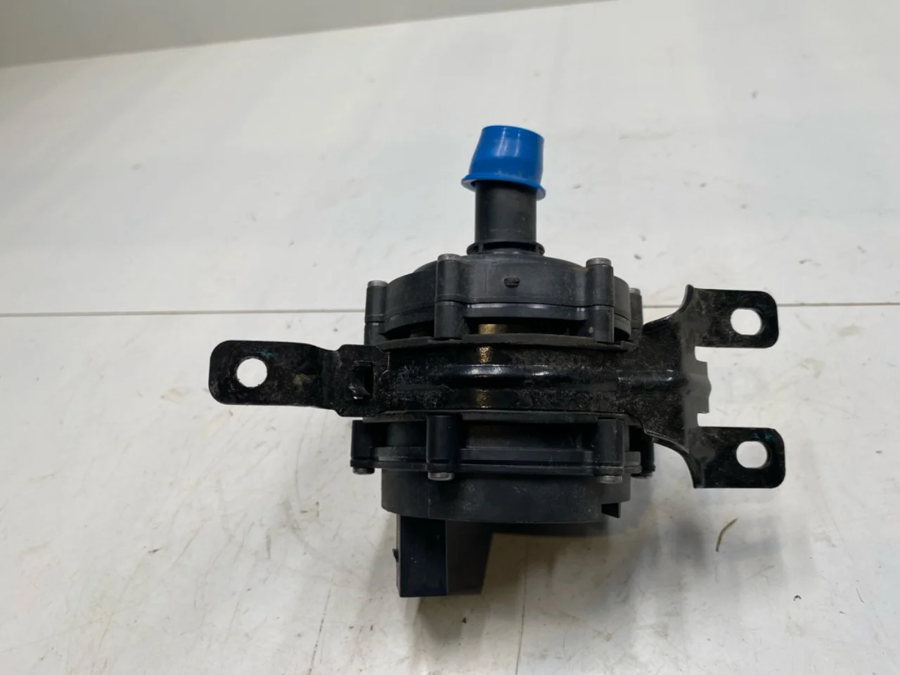 Volvo EX30 2024- Circulation pump view 2
