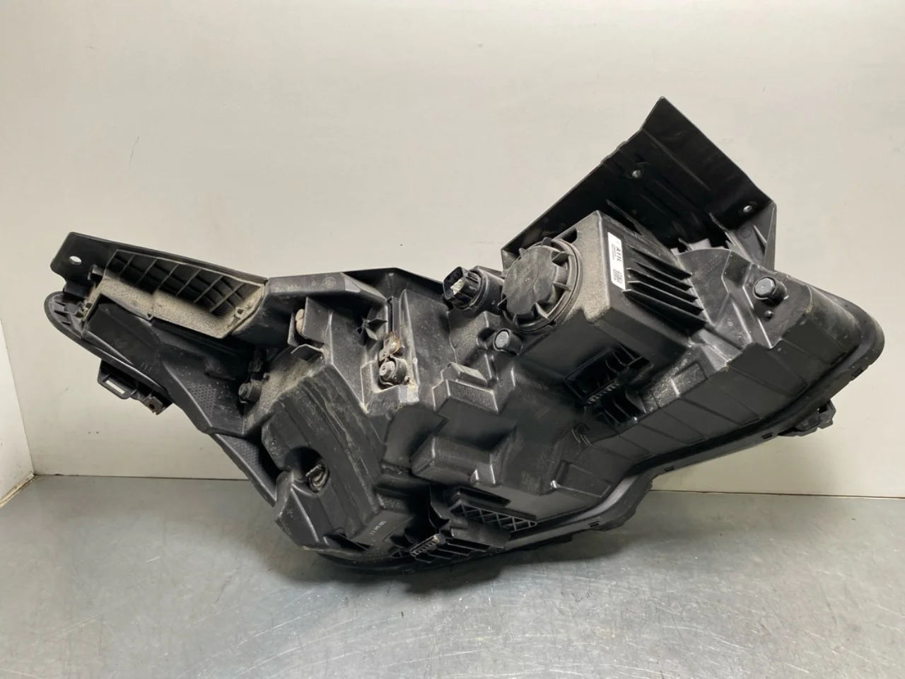 Kia EV6 2022- Left headlight view 3