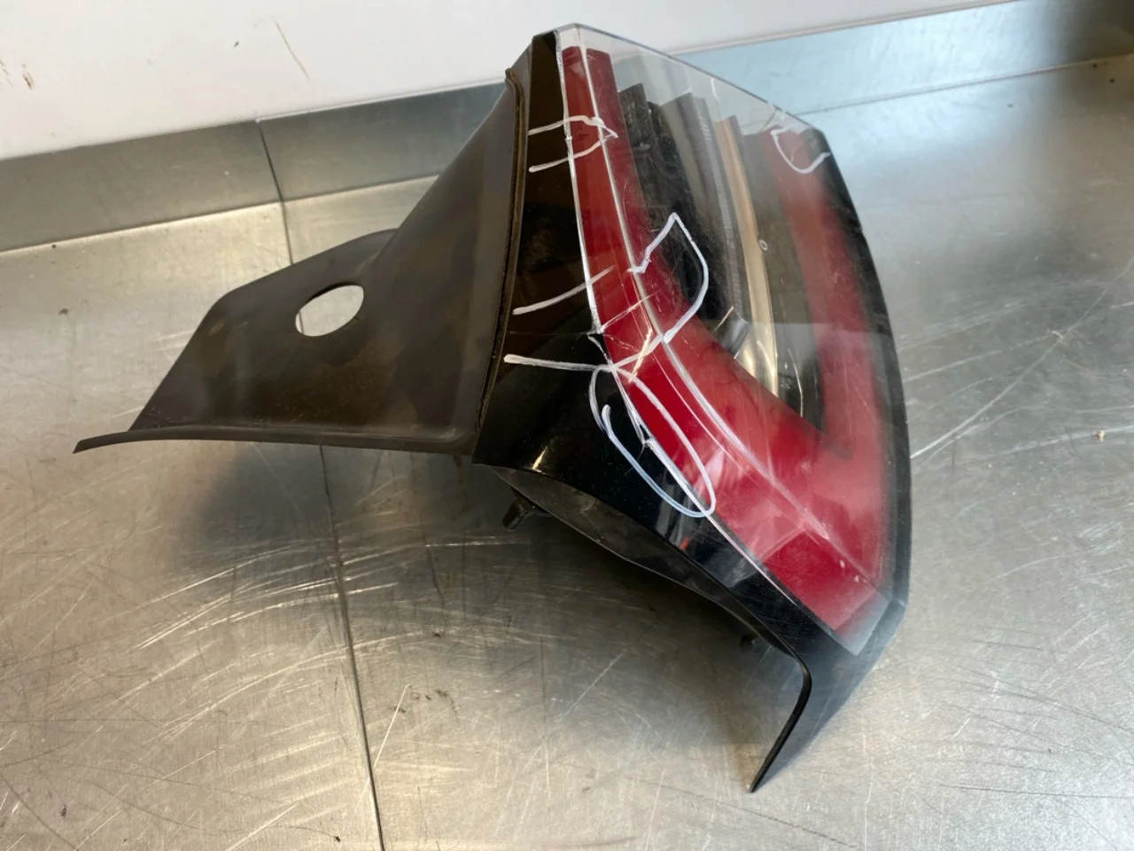 Tesla MODEL 3 2017--> Hátsó lámpa, bal nézet 2