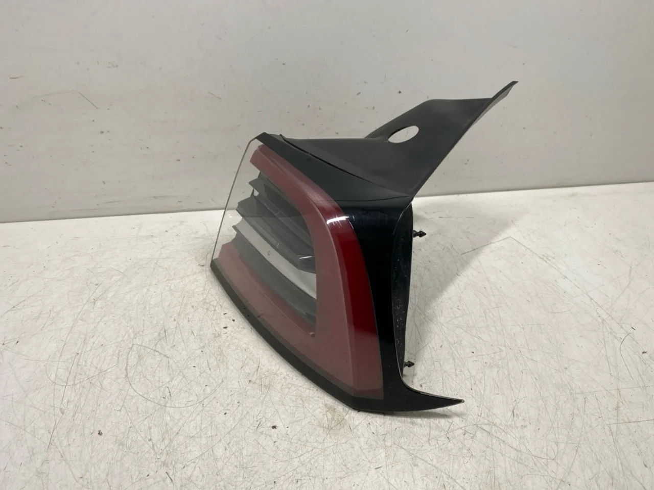 Tesla MODEL 3 2017--> Hátsó lámpa, jobb nézet 3