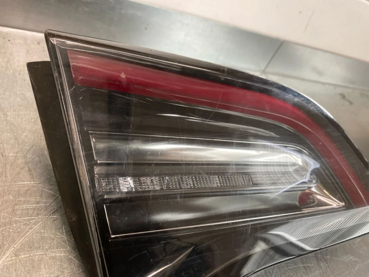 Tesla MODEL 3 2017--> Rear light, left, on tailgate (inner) view 2