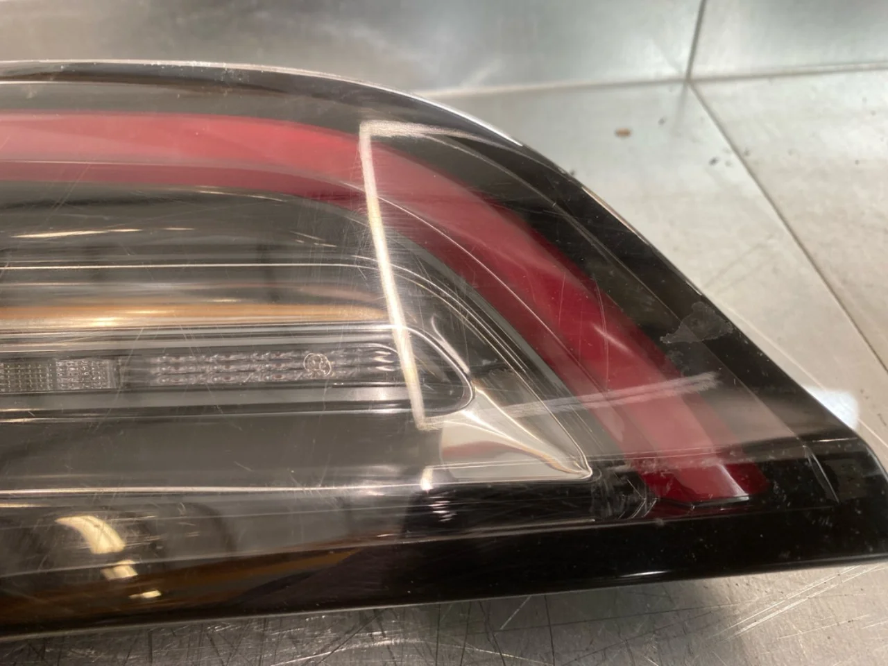 Tesla MODEL 3 2017--> Rear light, left, on tailgate (inner) view 3