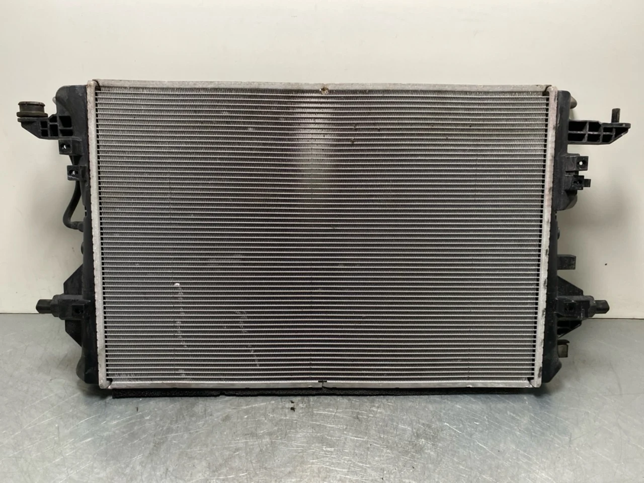Hyundai KONA 2023- Radiator, automatic transmission view 2