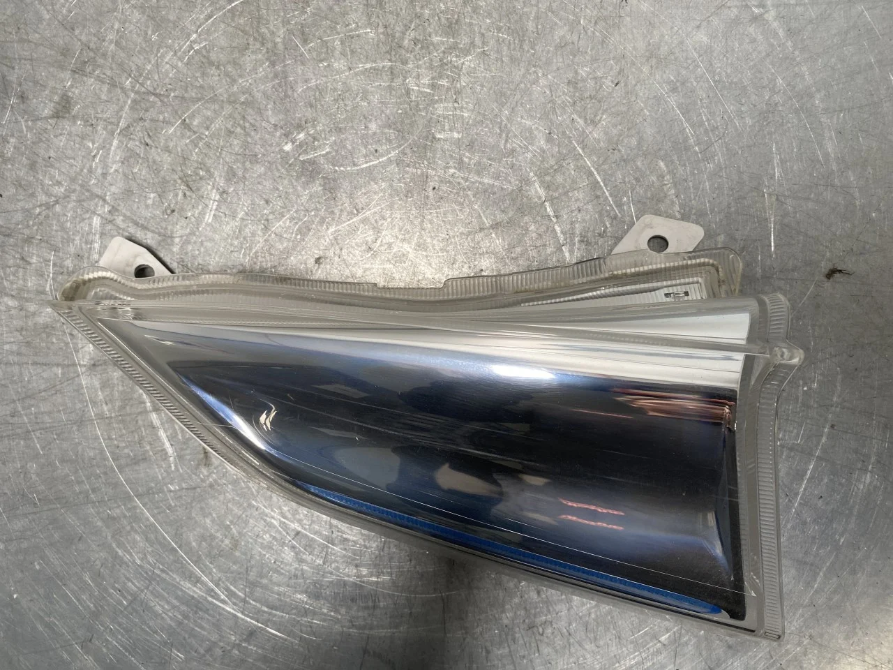 Nissan LEAF 2011-17 Reflector panel / license plate holder view 3