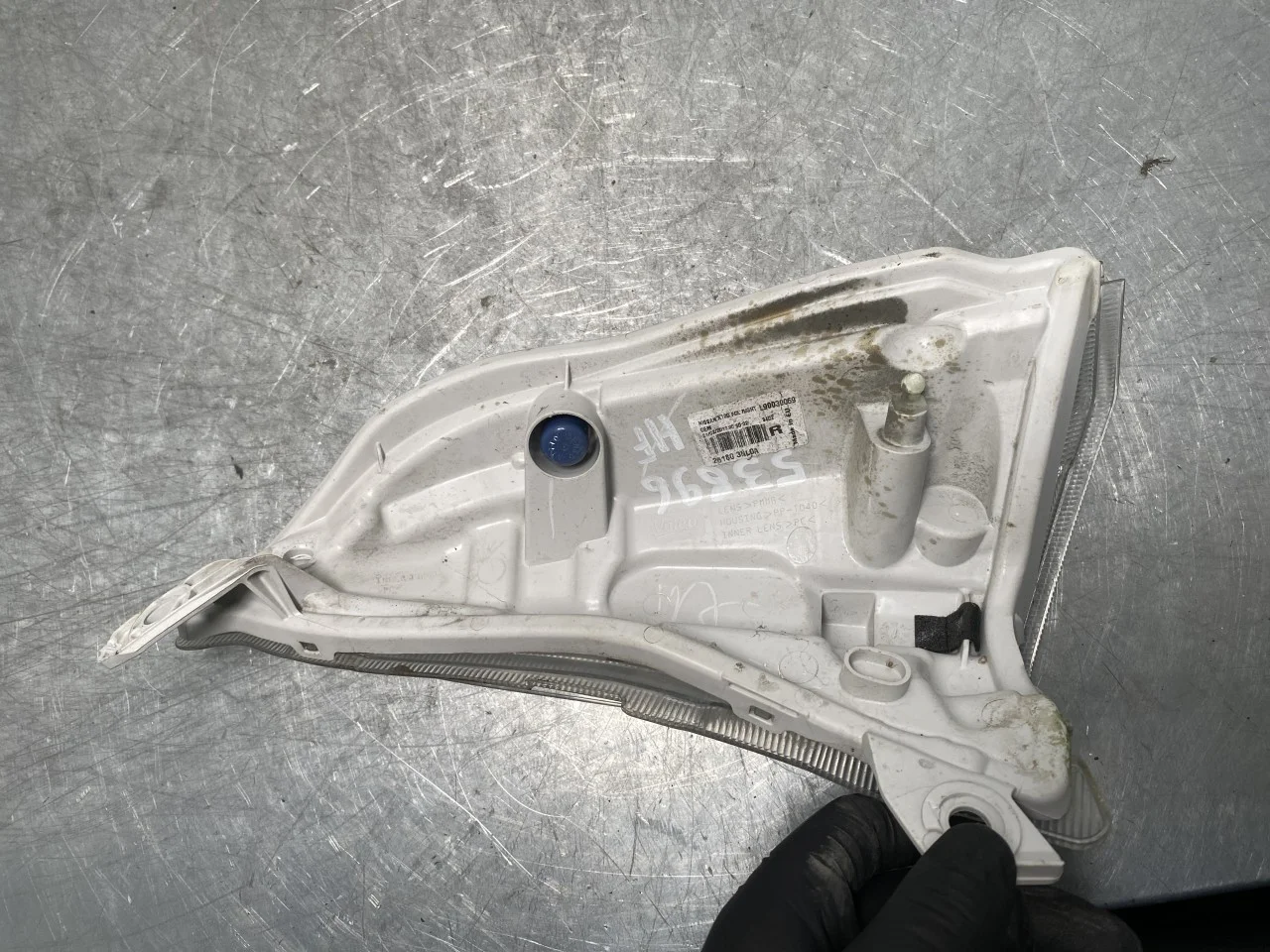 Nissan LEAF 2011-17 Reflector panel / license plate holder view 4