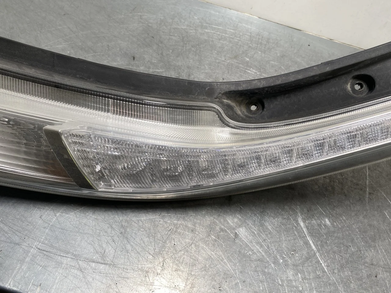 Nissan LEAF 2011-17 Right tail light view 3