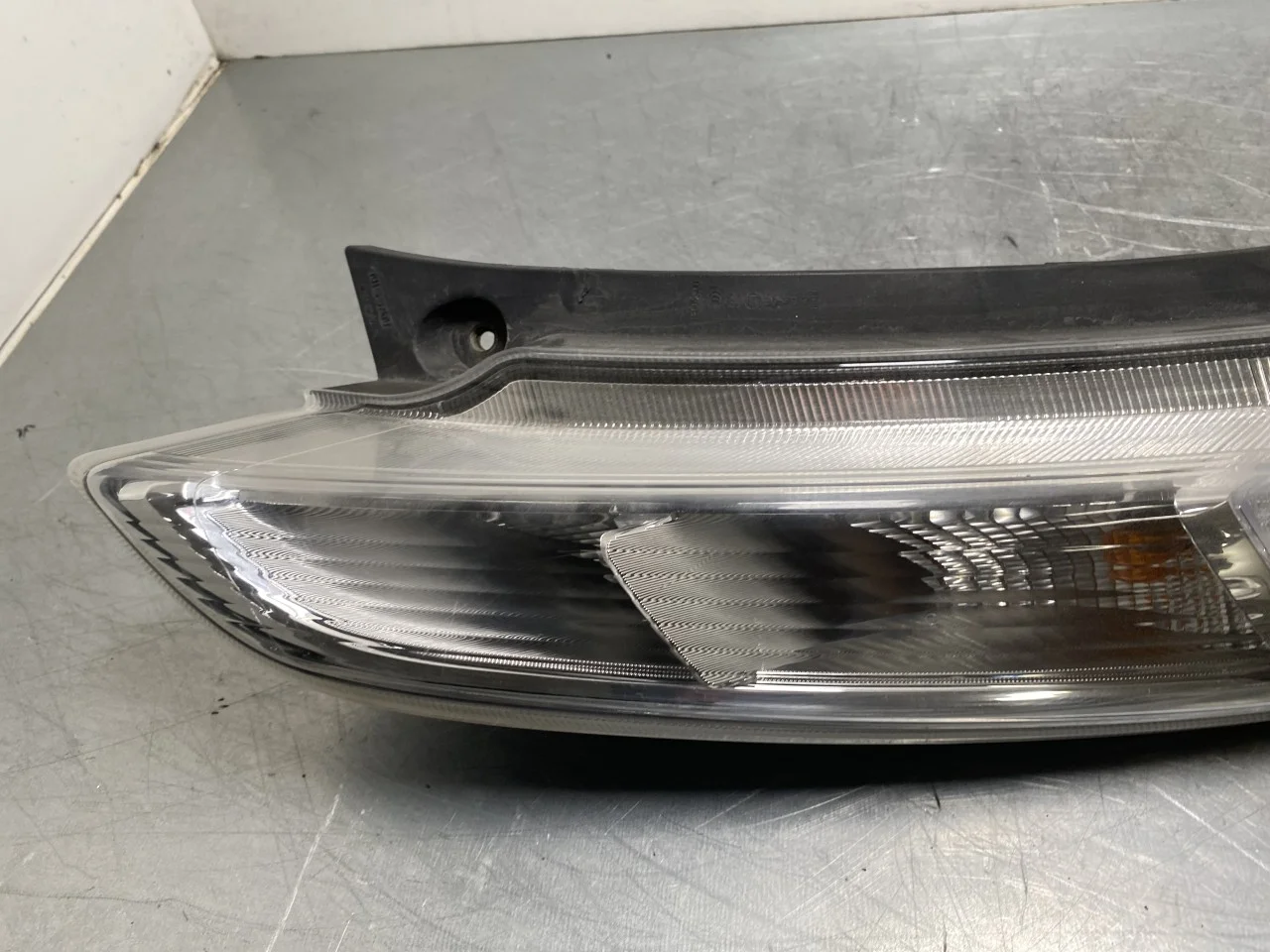 Nissan LEAF 2011-17 Right tail light view 4