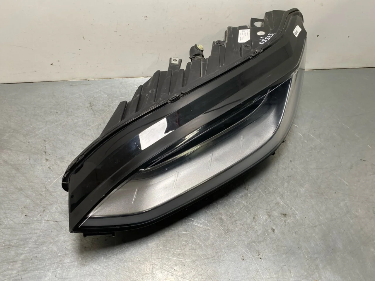 Tesla MODEL X 2016- Left headlight view 2