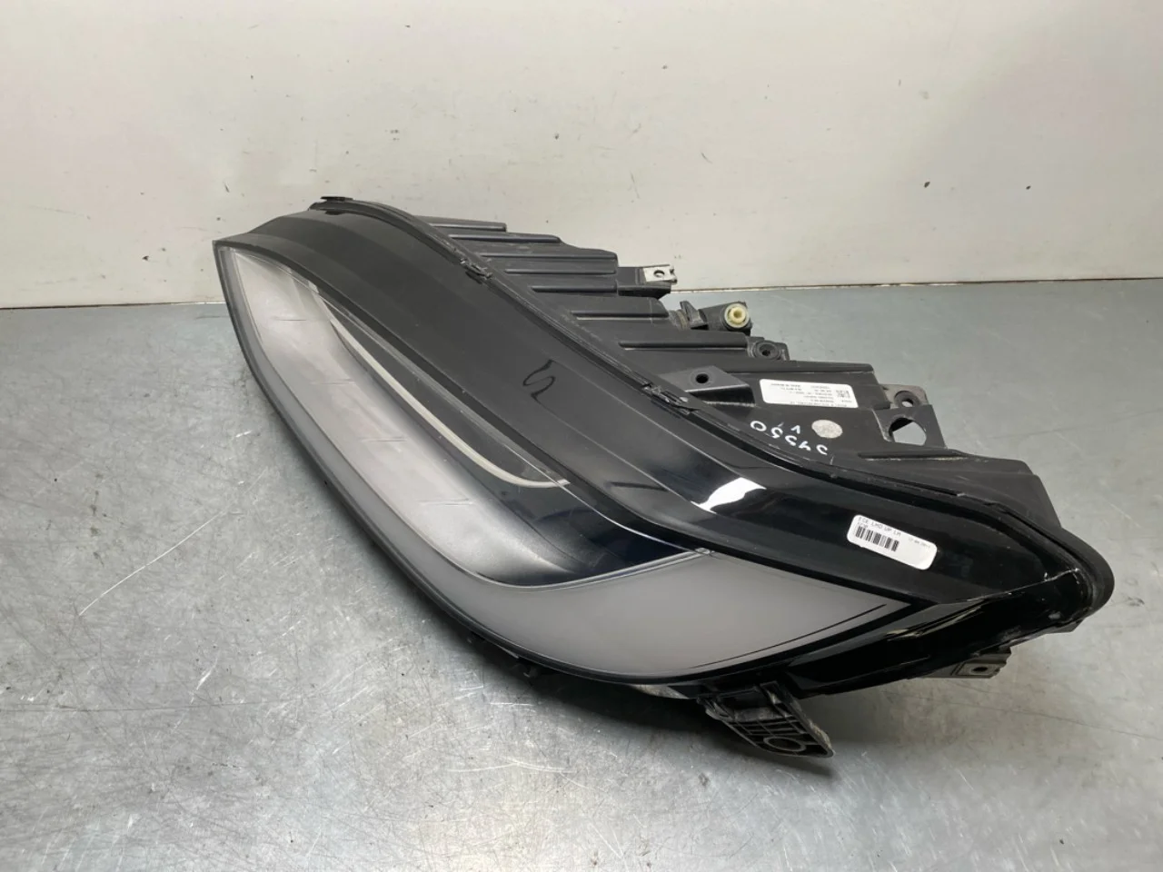 Tesla MODEL X 2016- Left headlight view 3