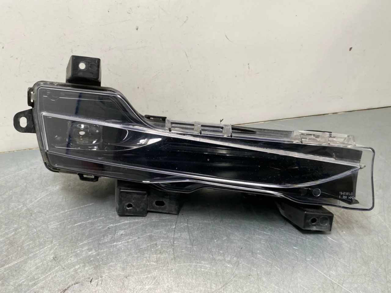 Tesla MODEL Y 2021- Cornering / fog lamp