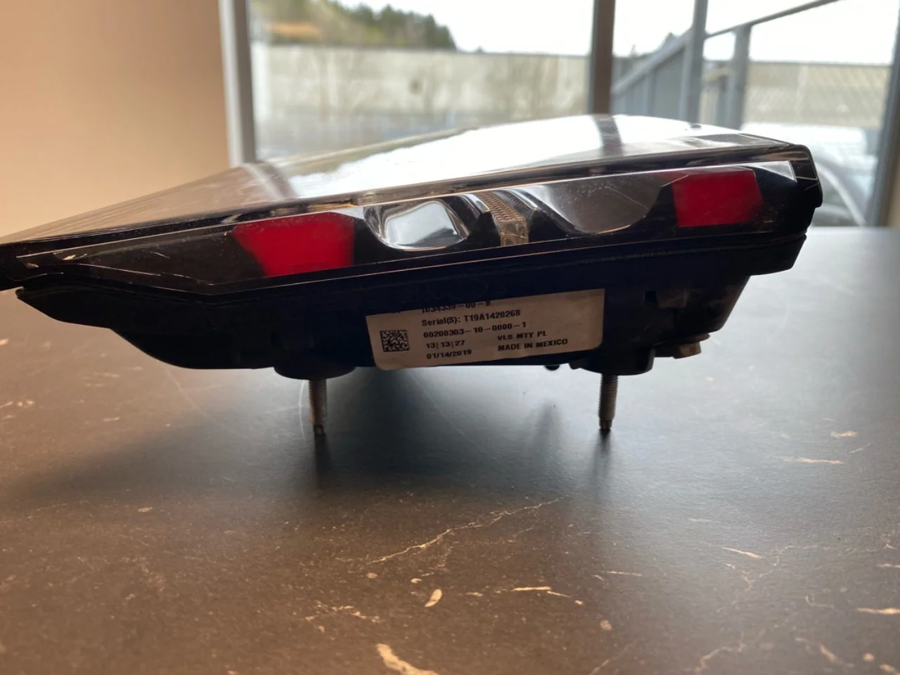 Tesla MODEL X 2016- Hátsó lámpa, jobb, csomagtérajtón (belső)