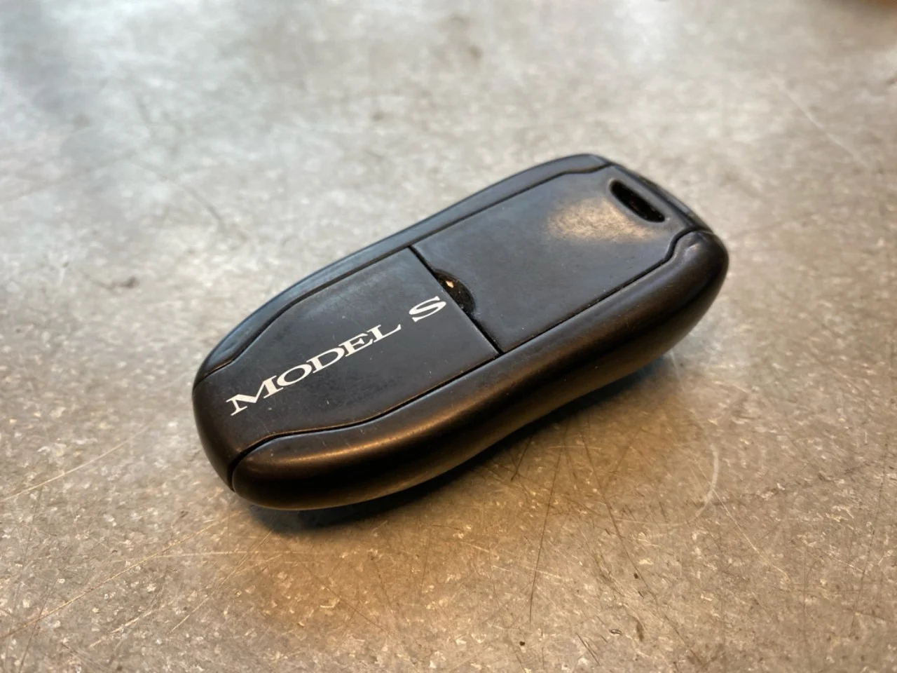 Tesla MODEL S 2013- Remote control, central locking / alarm view 2