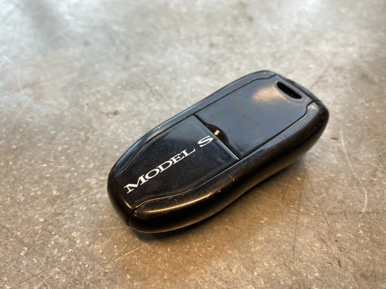 Tesla MODEL S 2013- Remote control, central locking / alarm view 2