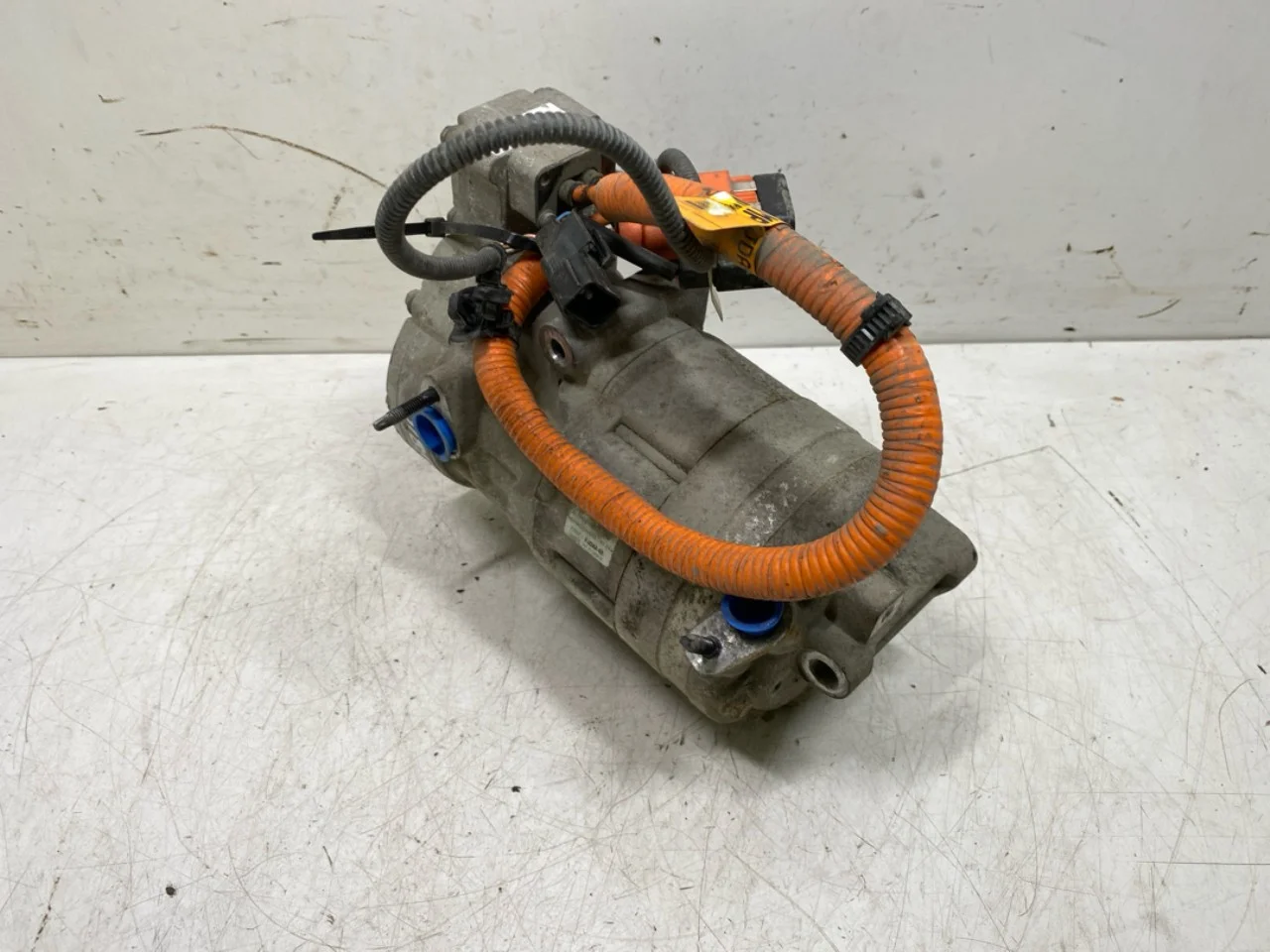 Kia SOUL 2009- A/C compressor view 2