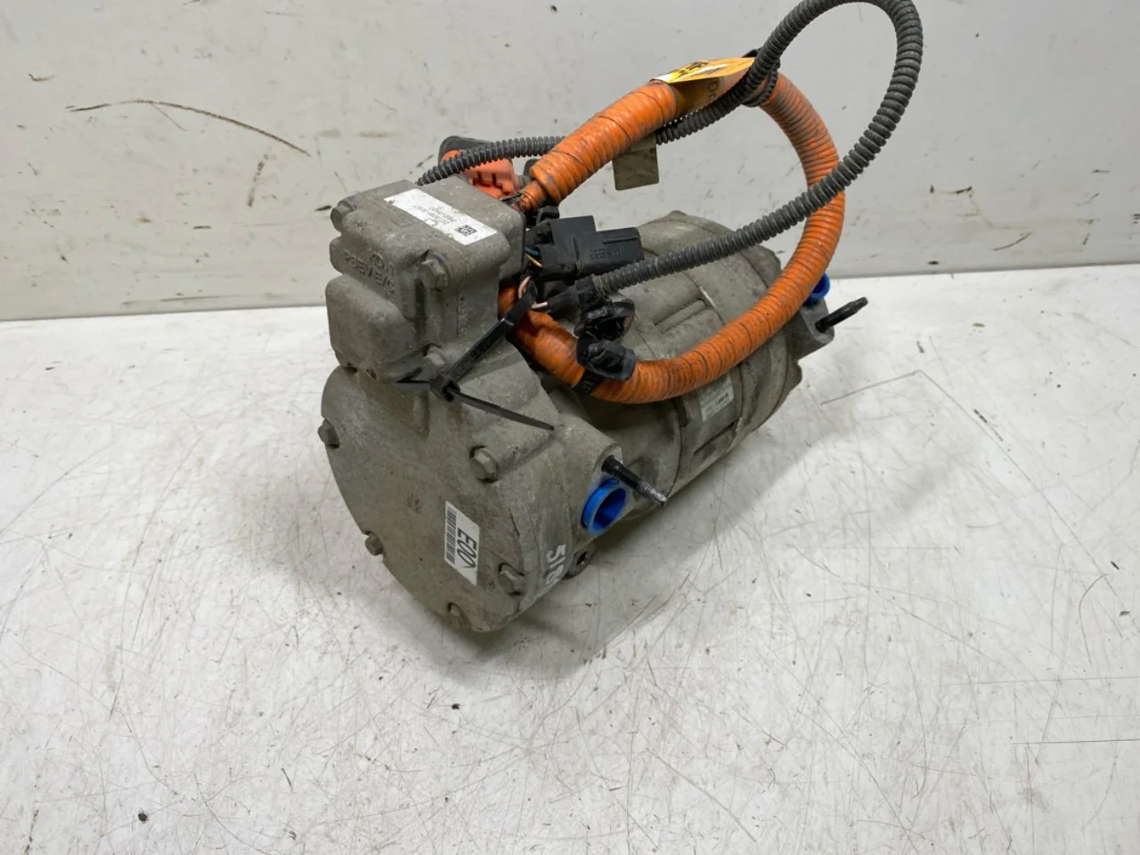 Kia SOUL 2009- A/C compressor view 3