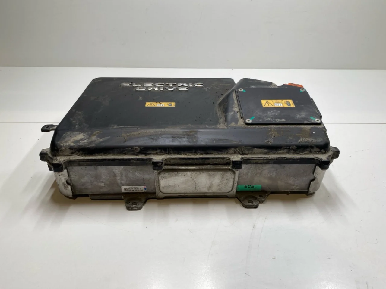 Mercedes B 180-200 W246/W242 2012-19 Akkumulátortöltő nézet 2
