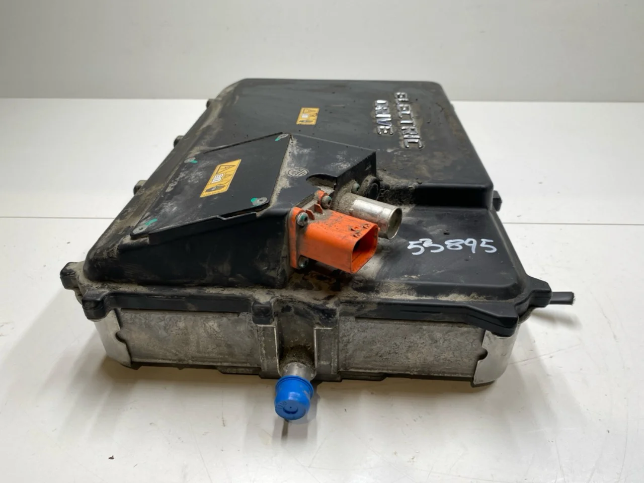 Mercedes B 180-200 W246/W242 2012-19 Akkumulátortöltő nézet 3