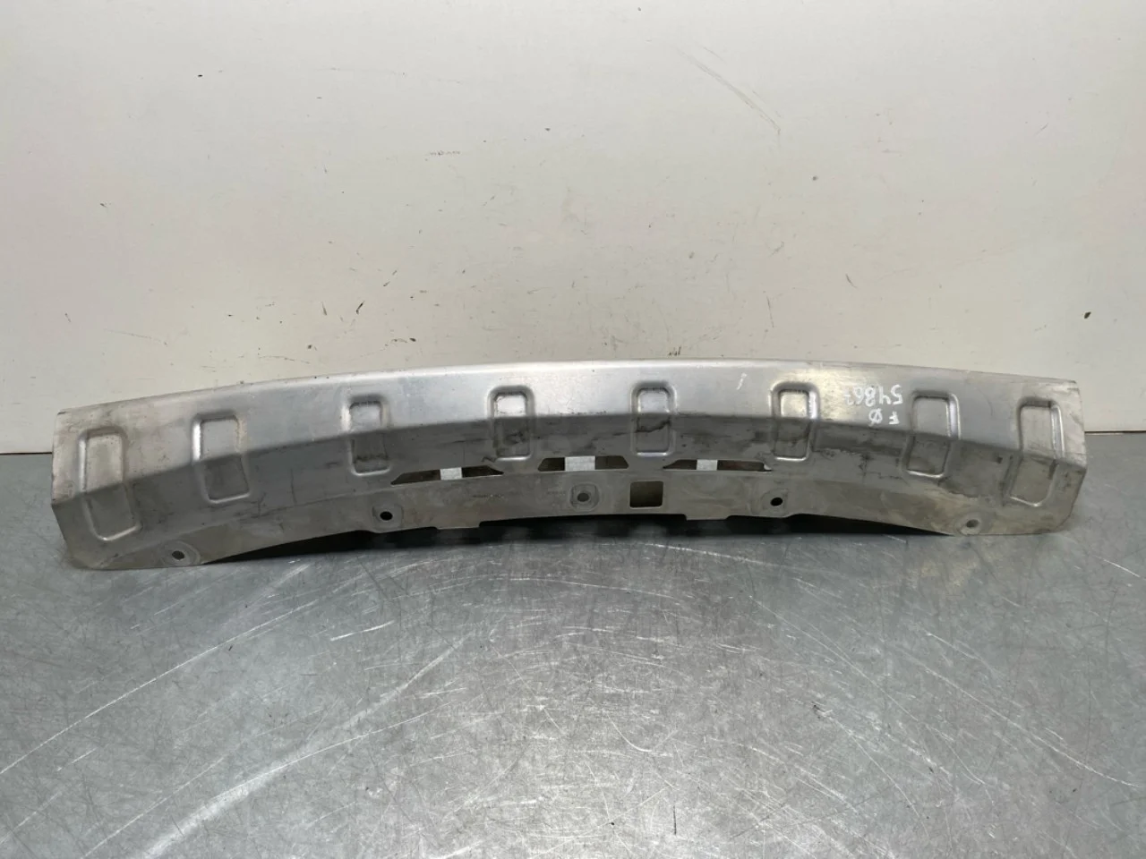 Tesla MODEL Y 2021- Upper front panel view 2