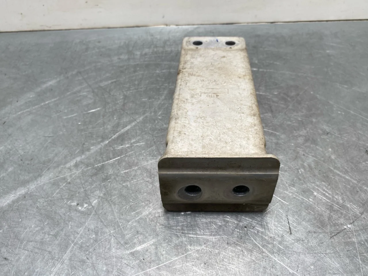 Tesla MODEL Y 2021- Bumper impact absorber, front view 3