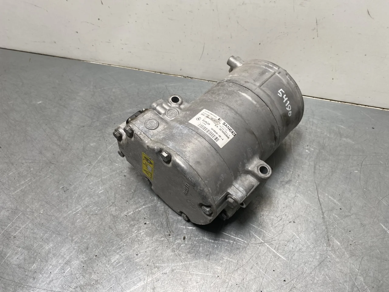 Mercedes B 180-200 W246/W242 2012-19 A/C compressor view 3