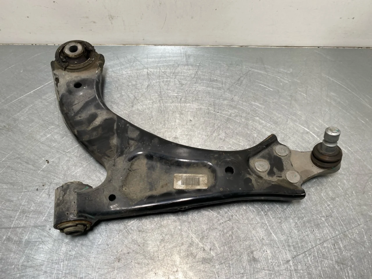 Volvo EX30 2024- Front left control arm view 2