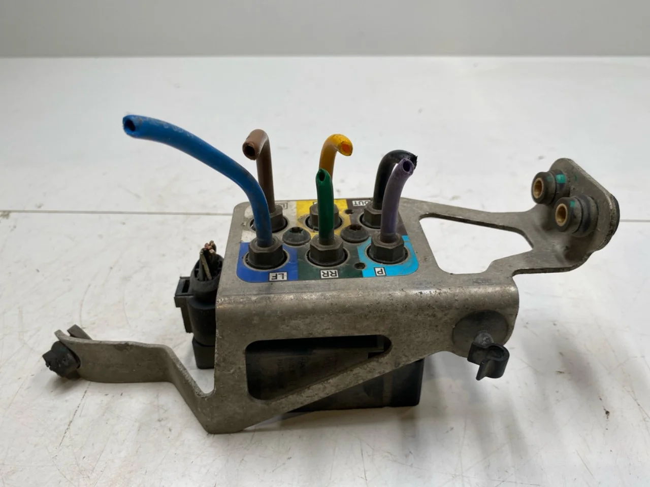 Tesla MODEL S 2013- Suspension compressor view 2