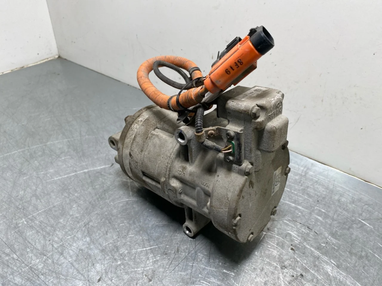 Kia SOUL 2009- A/C compressor view 2
