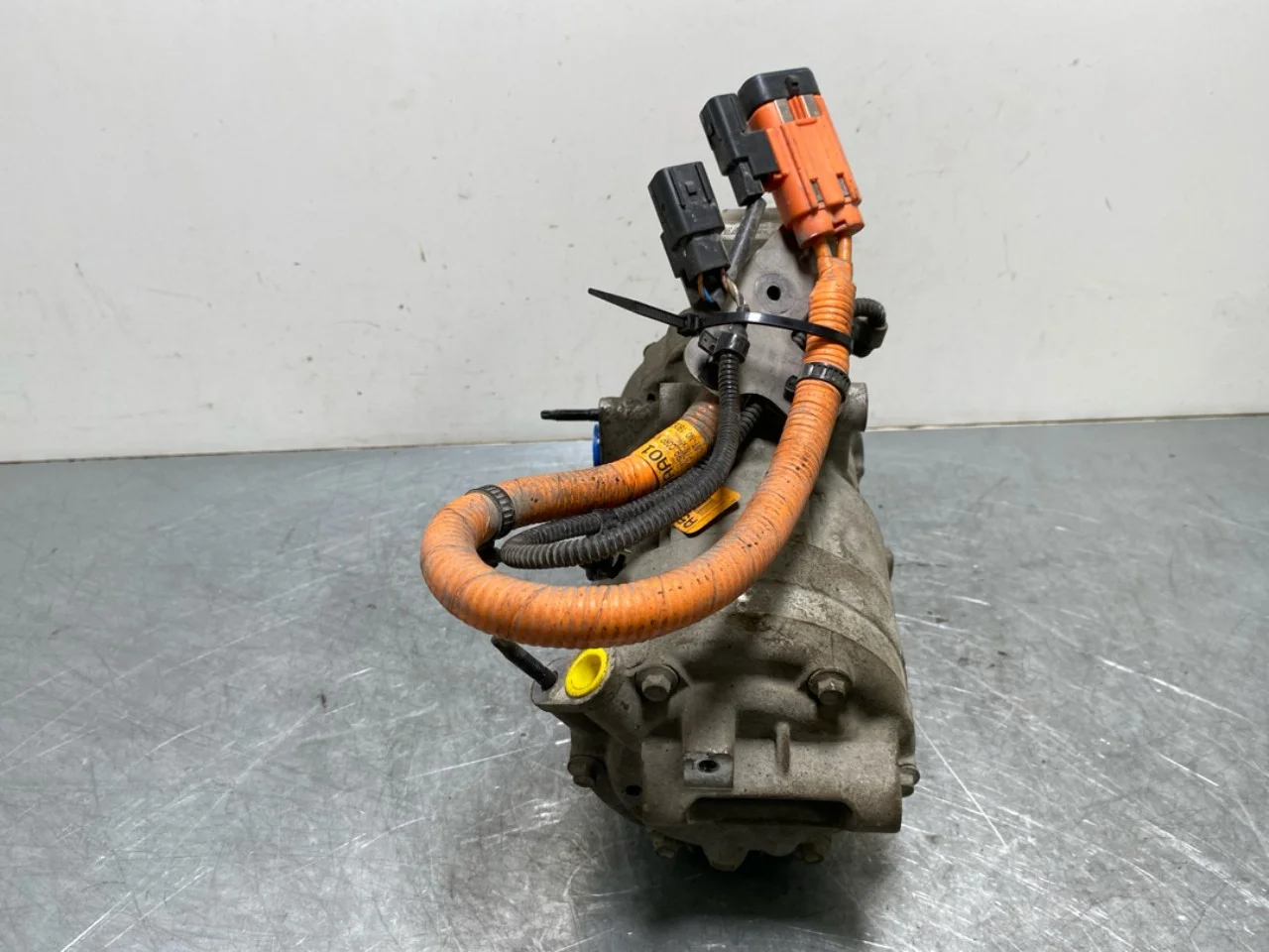 Kia SOUL 2009- A/C compressor view 3