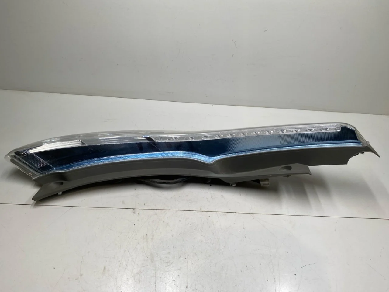 Nissan LEAF 2011-17 Left tail light view 2