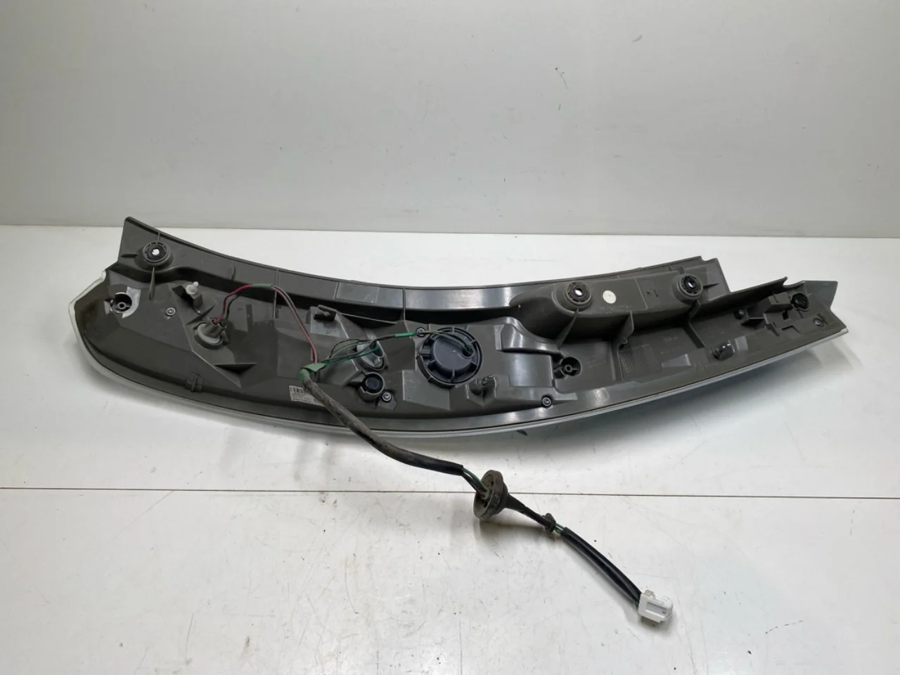 Nissan LEAF 2011-17 Left tail light view 3