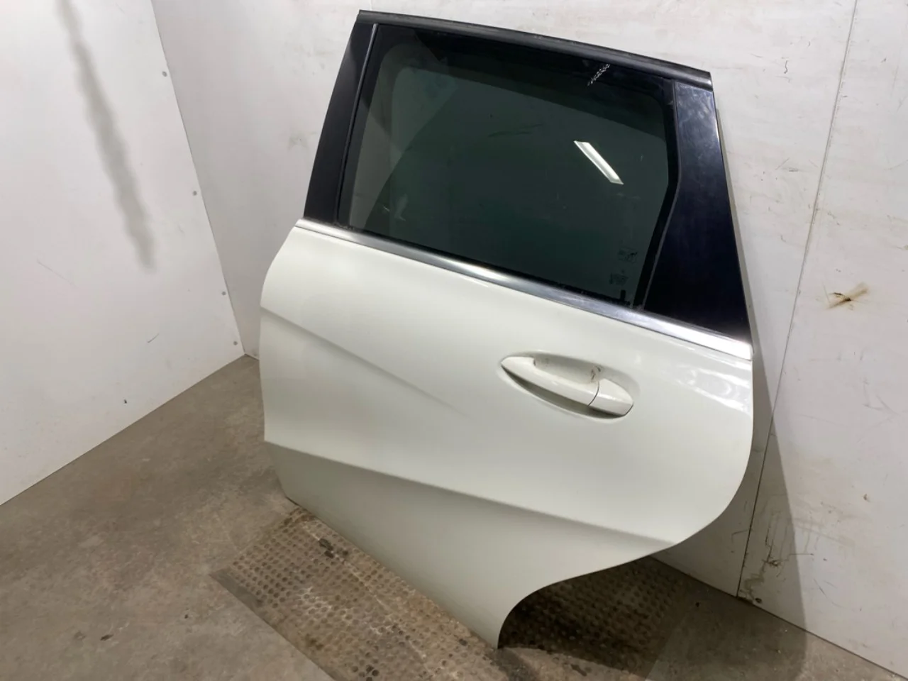 Mercedes B 180-200 W246/W242 2012-19 Ajtó, 4 ajtós, hátsó, bal nézet 3