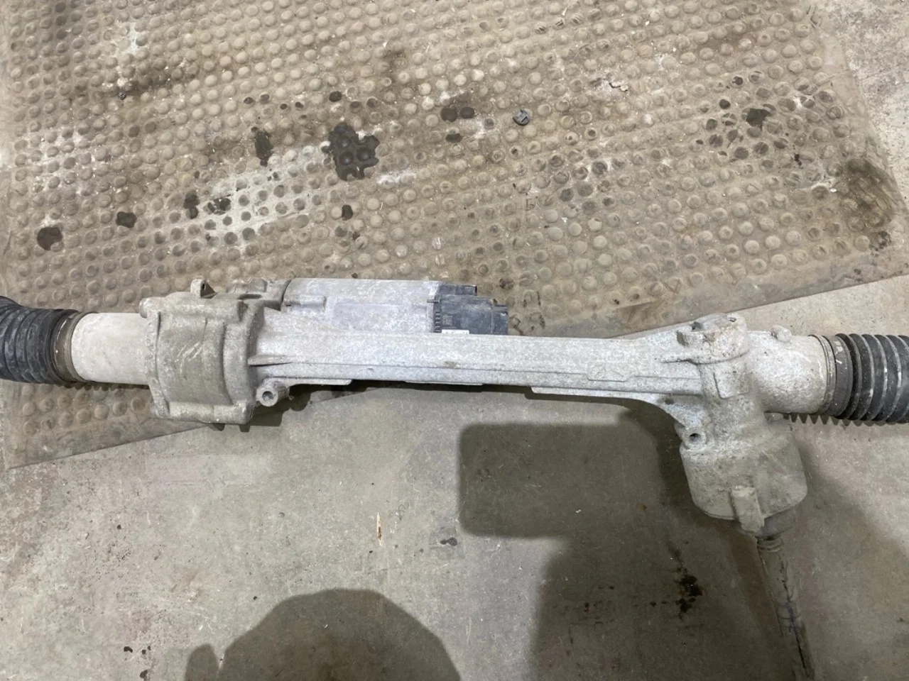 Tesla MODEL S 2013- Power steering rack, electric view 3