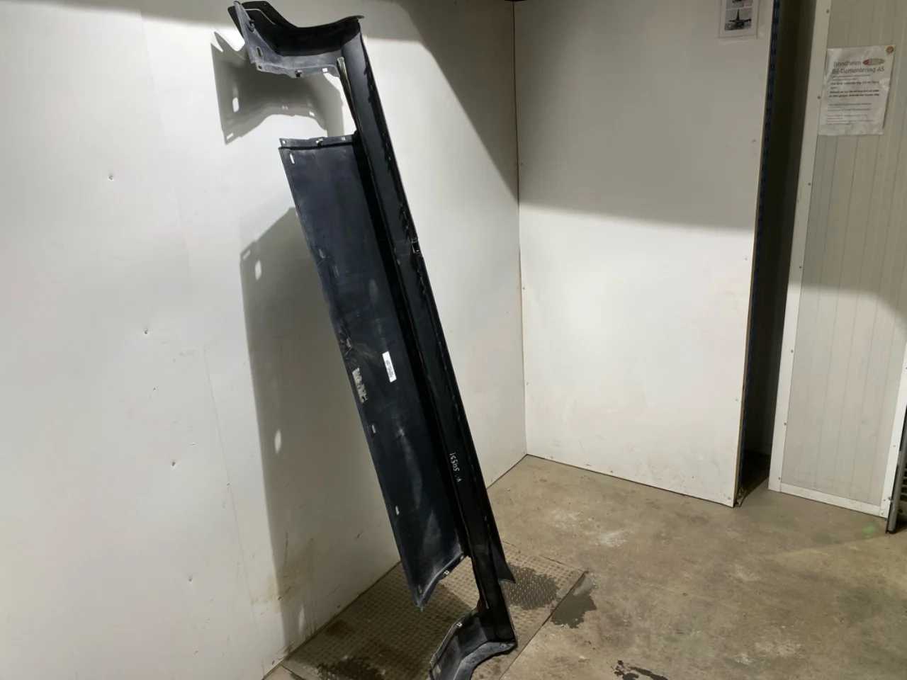 Mercedes EQC 2020- Left sill trim view 2