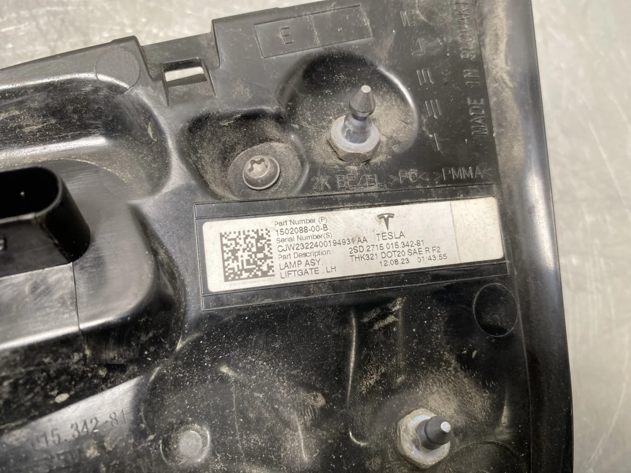 Tesla MODEL Y 2021- Rear light, left, on tailgate (inner) view 3
