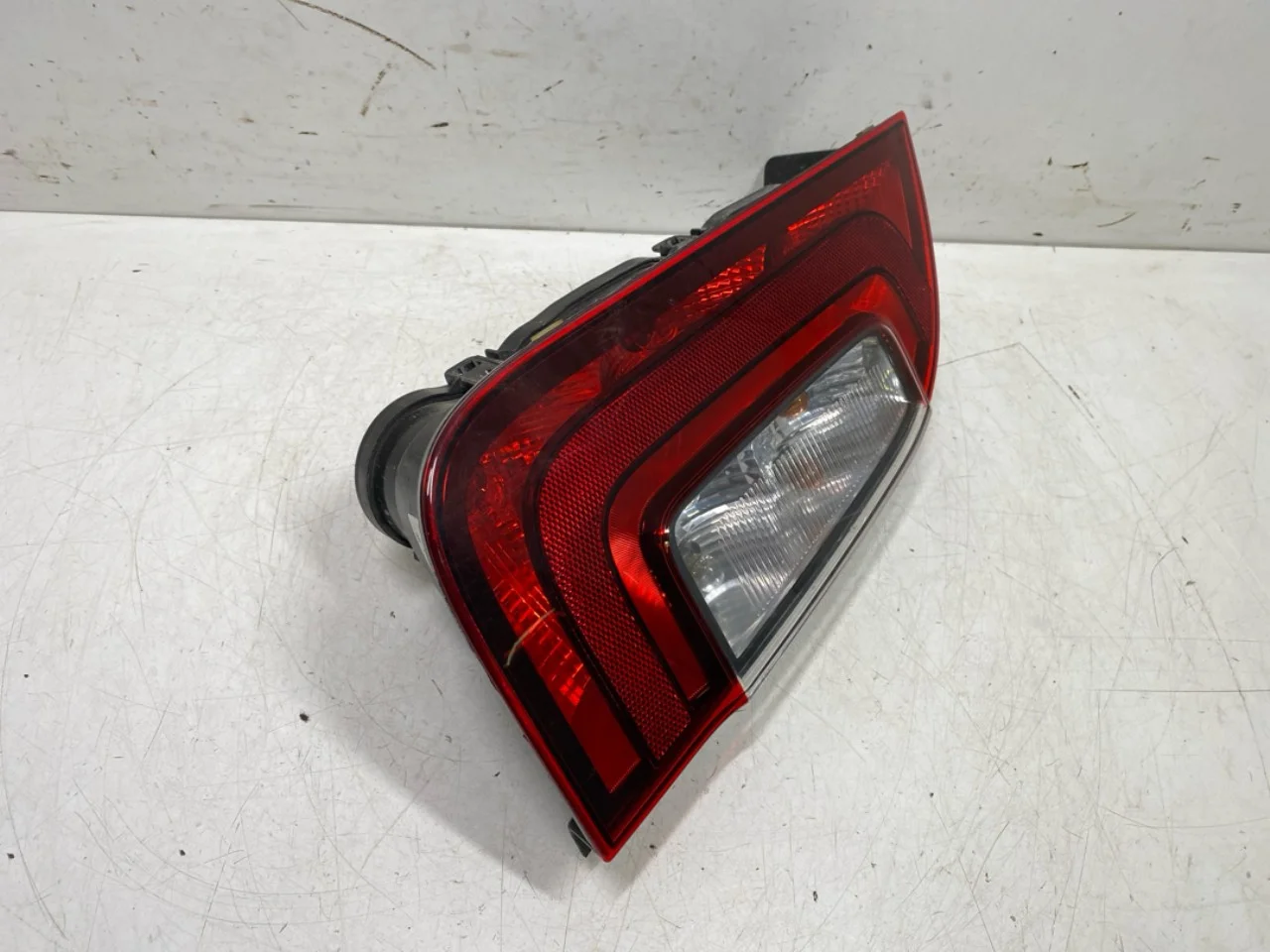 Skoda CITIGO Left tail light view 2