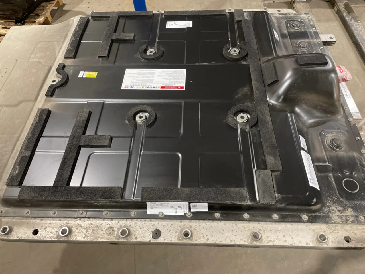 Hyundai KONA 2023- High-voltage battery view 2