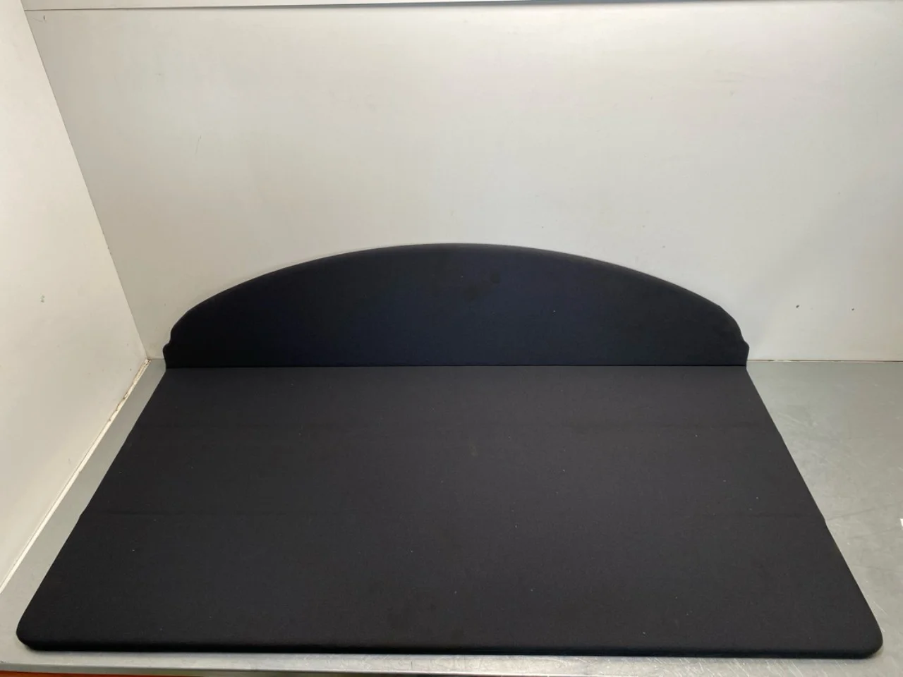 Tesla MODEL Y 2021- Kalaptartó