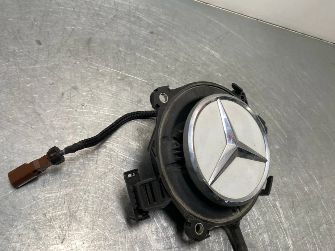 Mercedes EQA H243 2021- Tailgate exterior handle view 3
