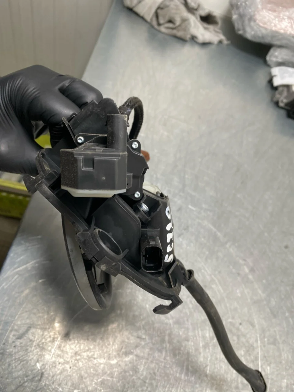 Mercedes EQA H243 2021- Tailgate exterior handle view 4