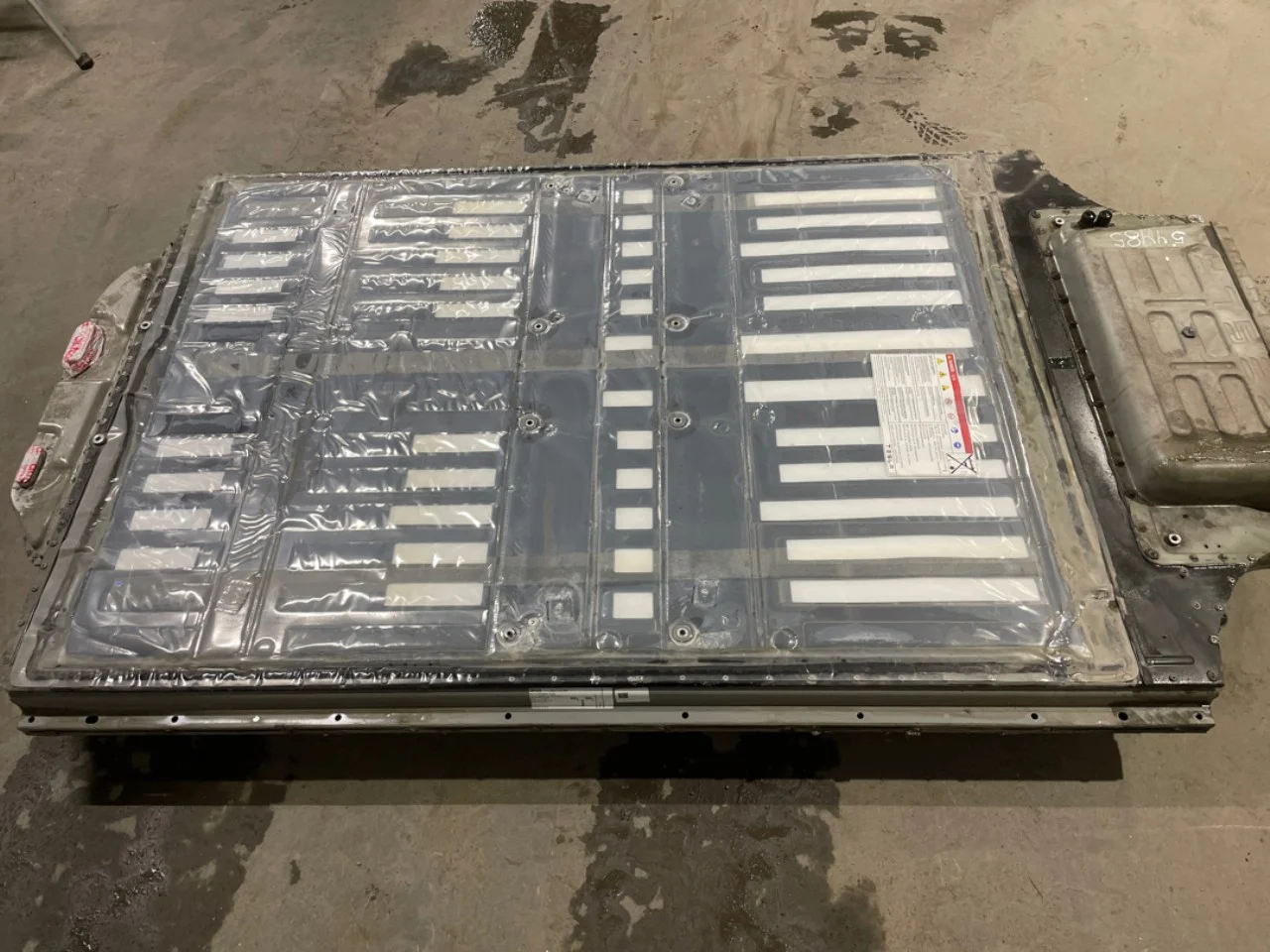 Tesla MODEL S 2013- High-voltage battery view 3