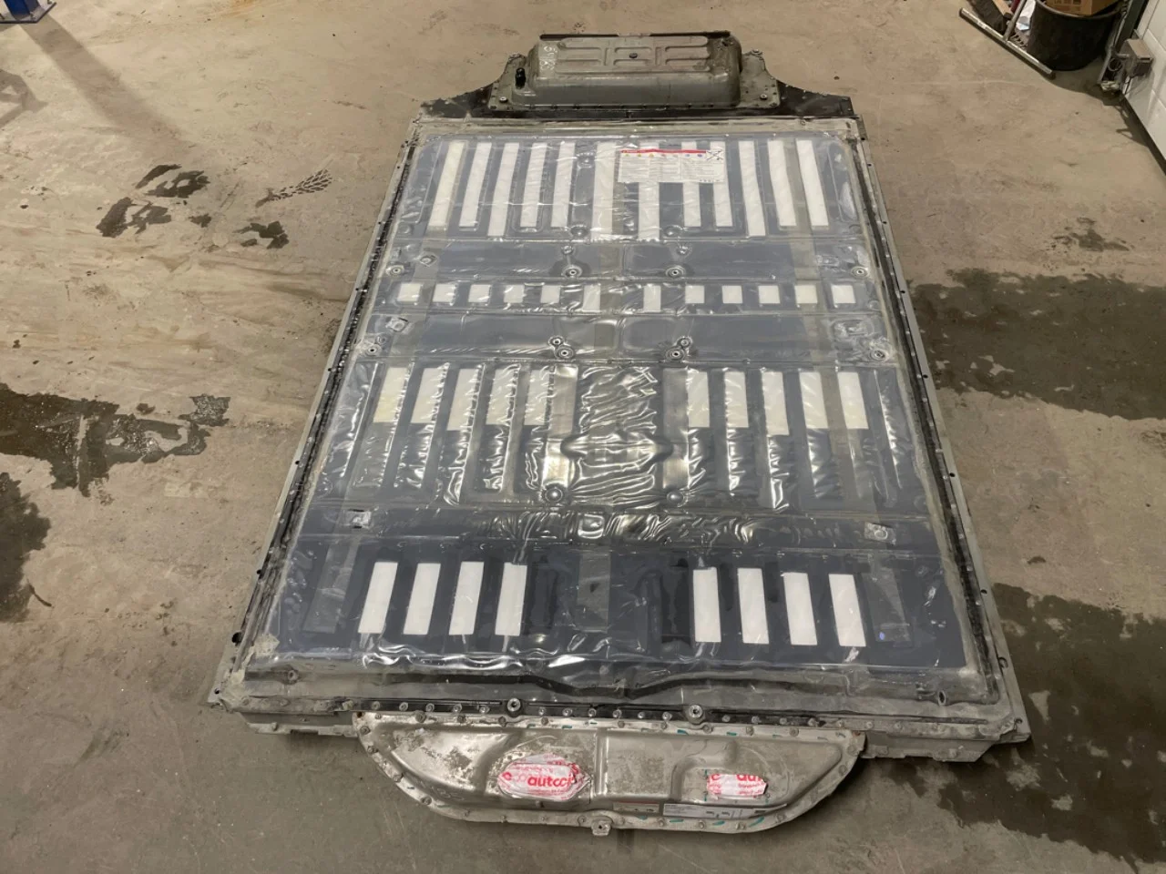 Tesla MODEL S 2013- High-voltage battery view 4