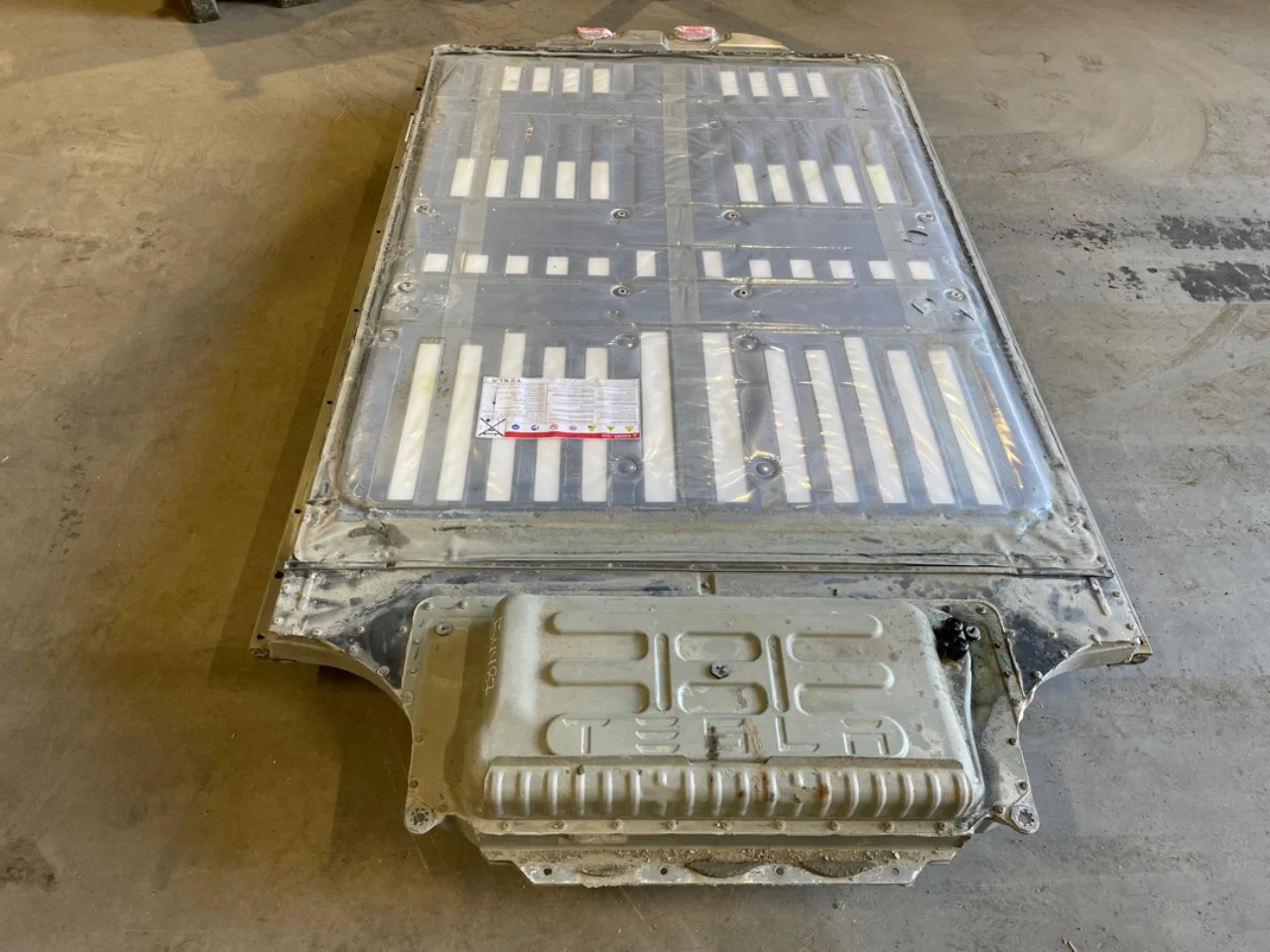 Tesla MODEL S 2013- High-voltage battery view 2