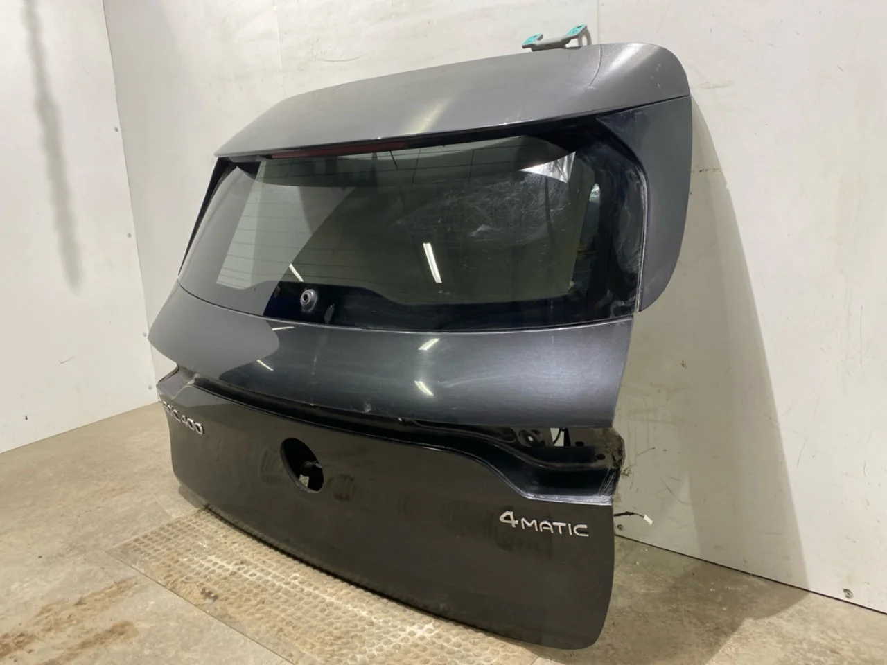 Mercedes EQC 2020- Tailgate, estate view 3