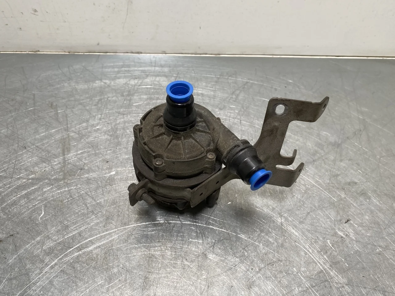 Mercedes EQC 2020- Circulation pump view 2