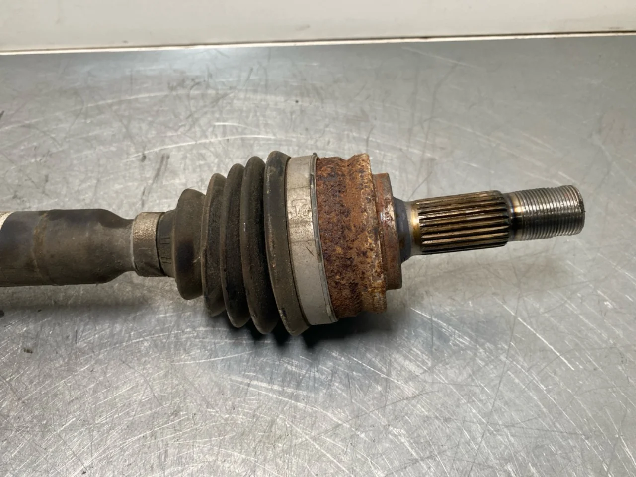 Opel / Vauxhall OPEL MOKKA 21 > Front right driveshaft view 2