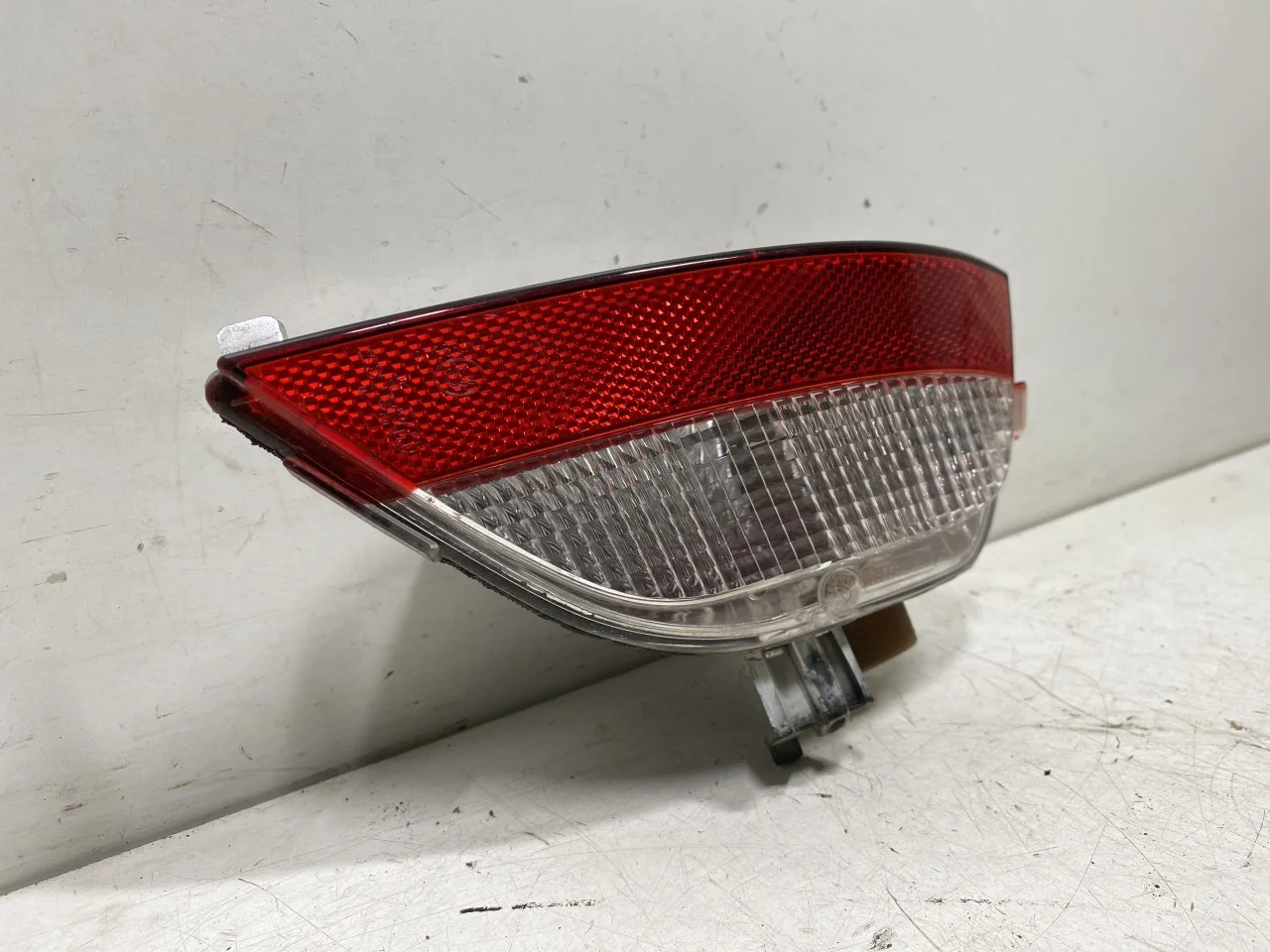 Renault ZOE/E- TECH 2013--> Right tail light view 2