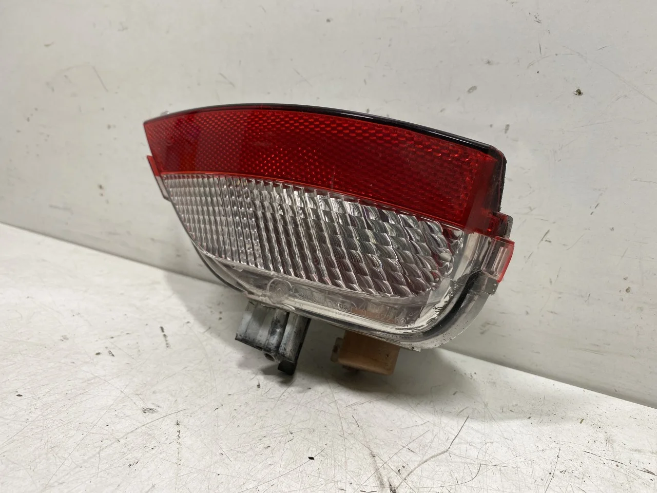 Renault ZOE/E- TECH 2013--> Right tail light view 3