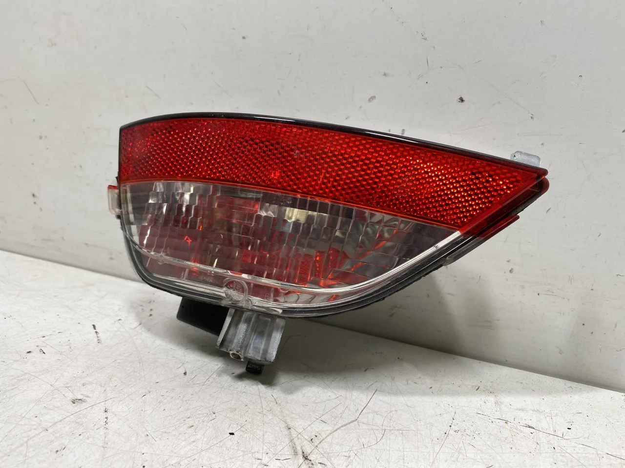 Renault ZOE/E- TECH 2013--> Left tail light view 3